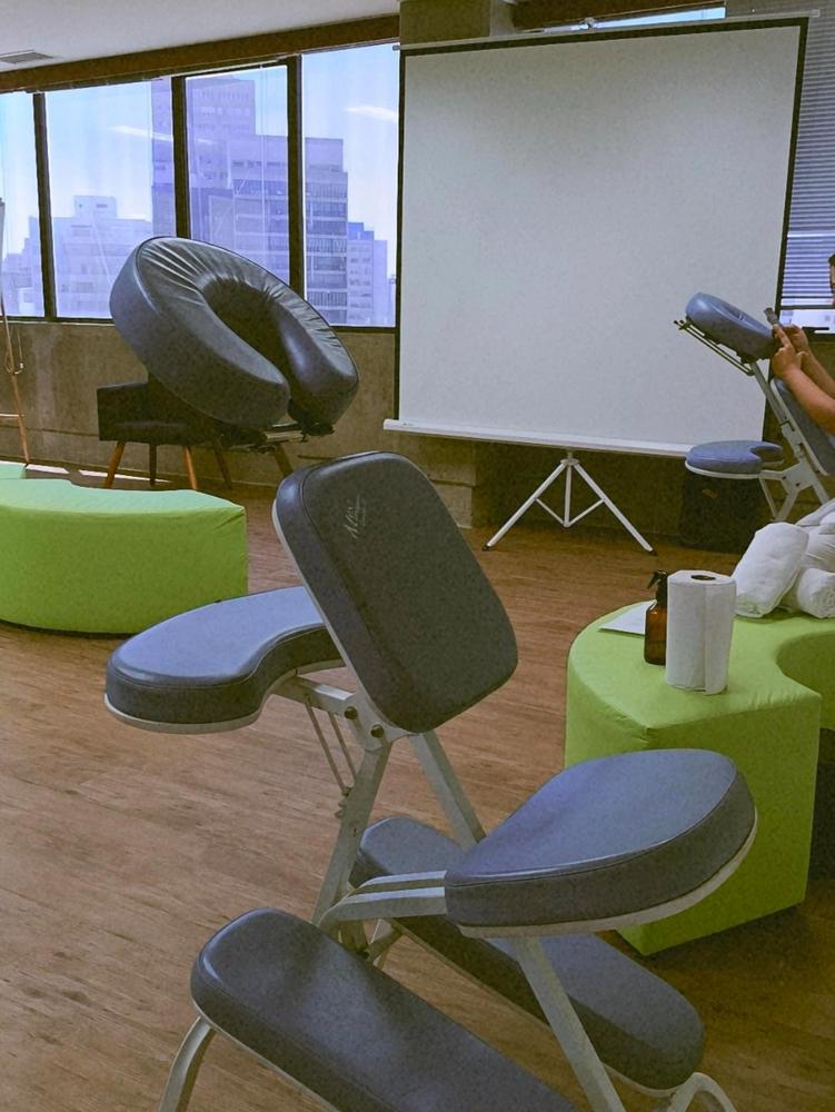 Quick massage em ambiente corporativo